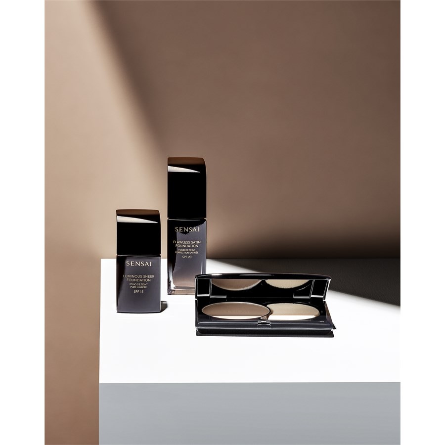 Foundations Luminous Sheer Foundation SPF 15 von SENSAI Zeitlich begrenztes Angebot