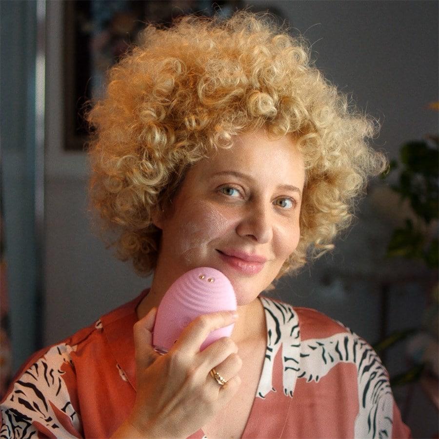 LUNA 4 Plus Normal Skin Thermo-Gesichtsreinigungsgerät mit NIR rotem LED-Licht und Mikrostrom von Foreo Online Outlet