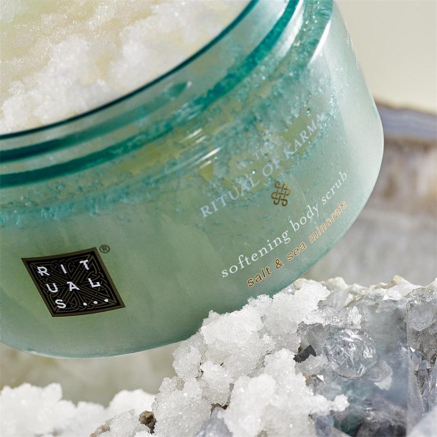 The Ritual Of Karma Softening Body Scrub von RITUALS Rabatte dieses Monats