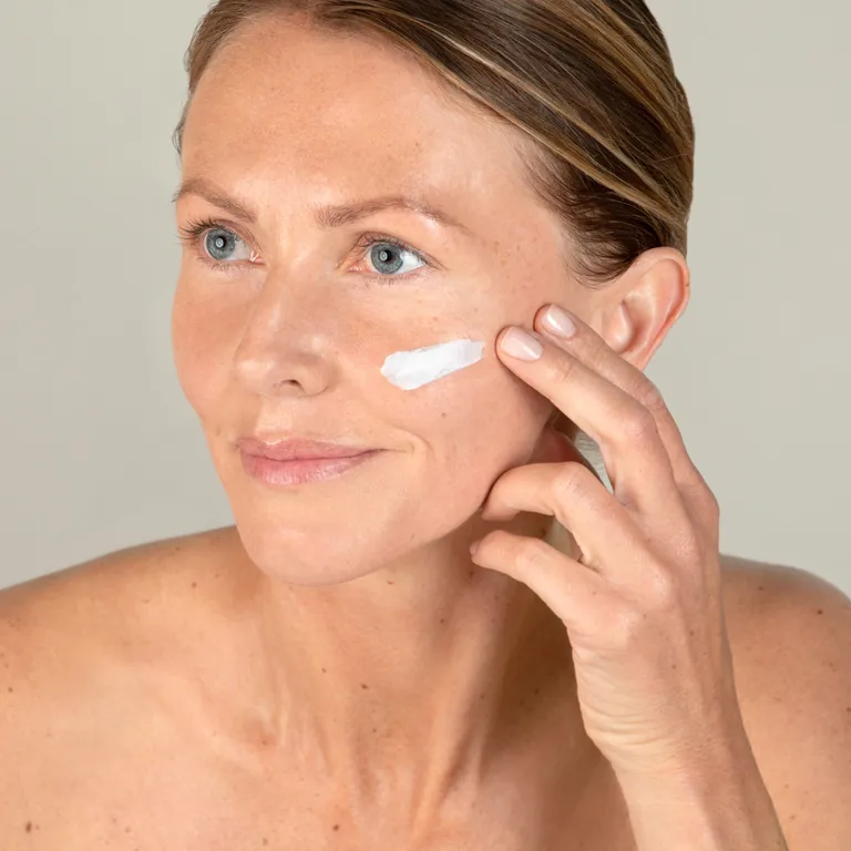 shopapotheke SKINTIST HYDRO EFFECT Cream Light Begrenztes Angebot